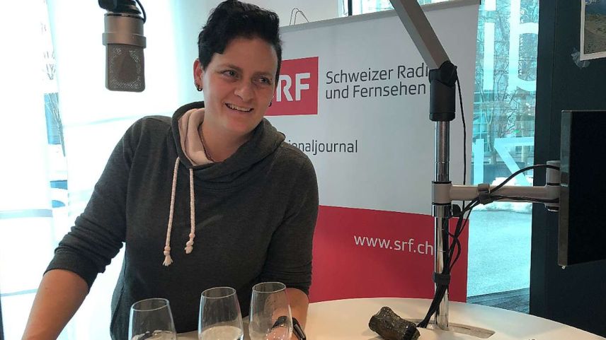 Claudia Vontobel da Scuol es «Sommelier d’aua» (fotografia: mad).