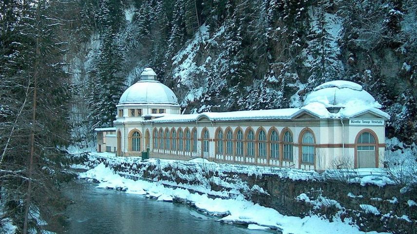 La Büvetta a Nairs ha dabsögn urgiaintamaing d’üna renovaziun (fotografia: Benedict Stecher).