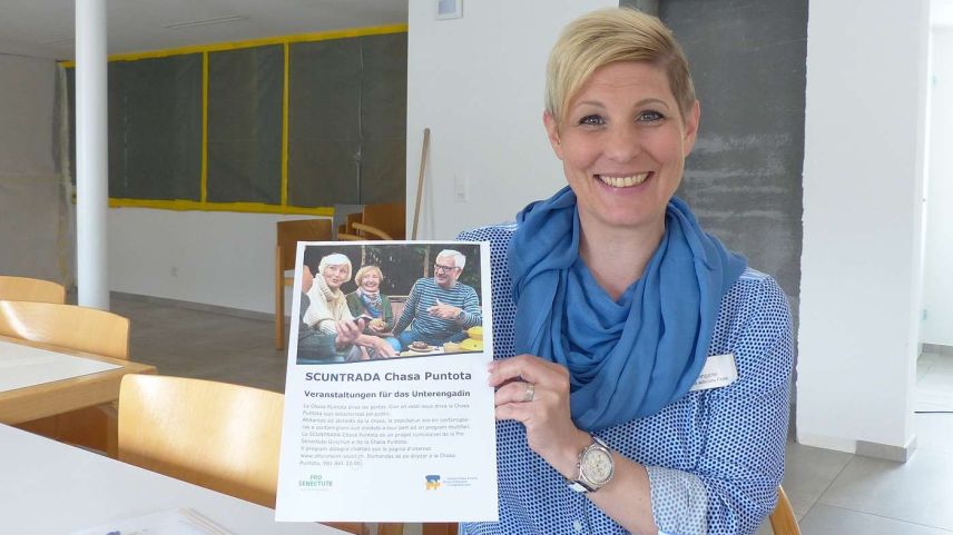 Tina Angerer organisescha las activitats in Chasa Puntota (fotografia: Flurin Andry).