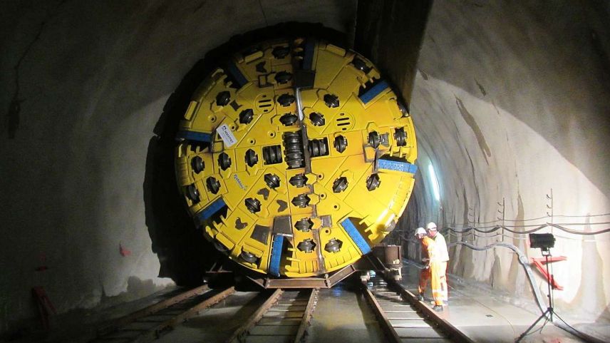 Il «Magliadrun» illa gallaria süd, vers Ovella in direcziun Svizra, ha perforà raduond 82 pertschient dal grip (fotografia: Ouvras Electricas Engiadina).