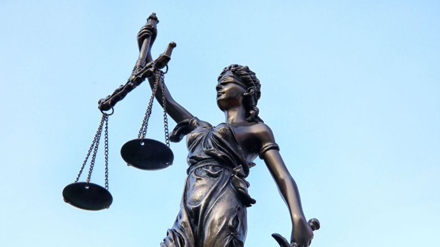 Justitia wacht auch über das Regionalgericht Maloja. Foto: Tim Reckmann/pixelio.de