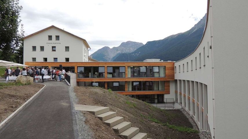 La Chasa Puntota in seis nouv vesti. (fotografia: Benedict Stecher)
