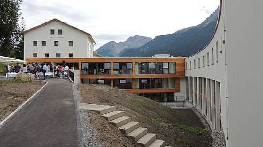 La Chasa Puntota in seis nouv vesti. (fotografia: Benedict Stecher)