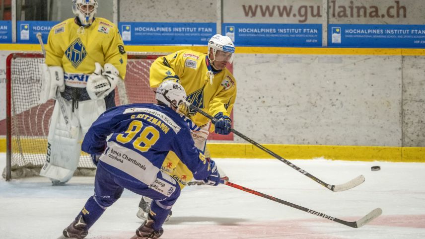 Crameri (EHC) klärt gegen Ritzmann (CdH). Foto: Daniel Zaugg