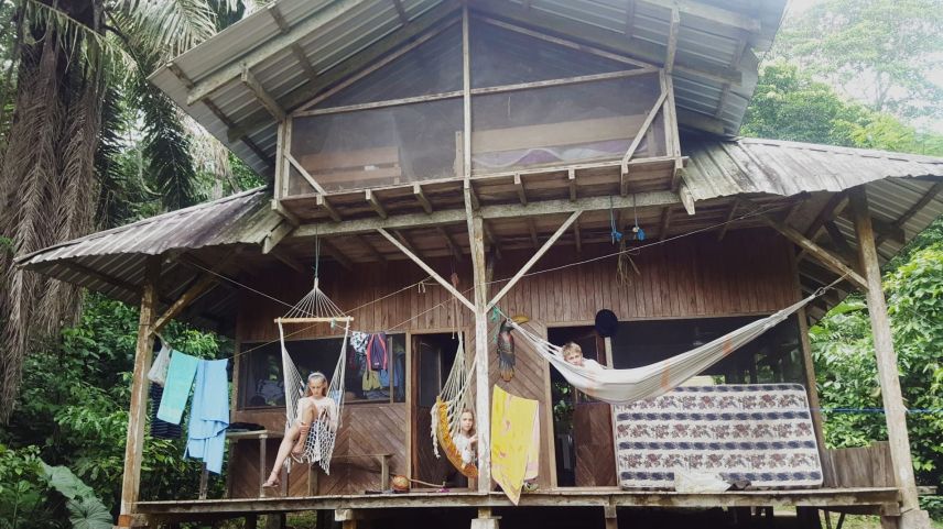 Familie Meuwly im Urwald von Ecuador.   Foto:z.Vfg