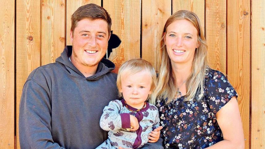 Simon Dittli e sia partenaria da vita Gianna Wohlwend han surtut la pauraria a Chaposch.