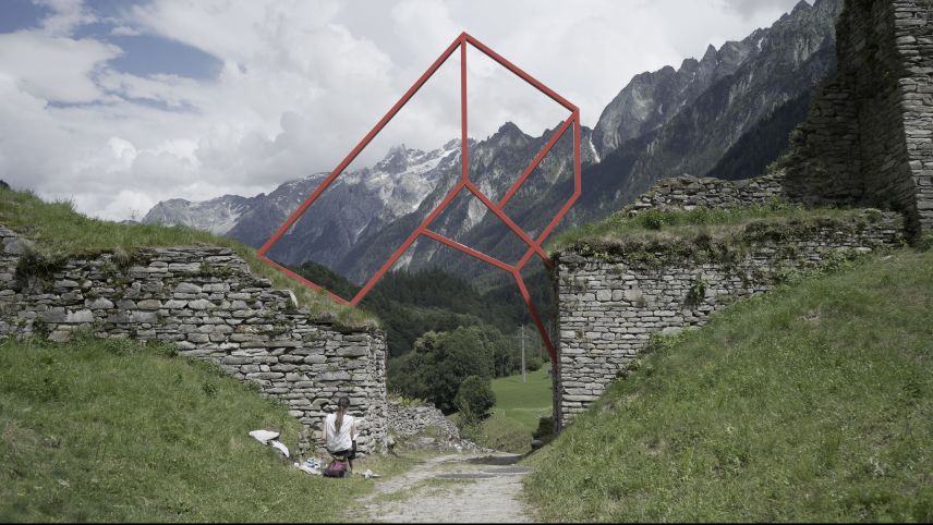 Die Kunstinstallation von Alex Dorici an der alten Toranlage der Zollstation erinnert an die territorialen und kulturellen Grenzen im Bergell. Fotos: Denise Kley