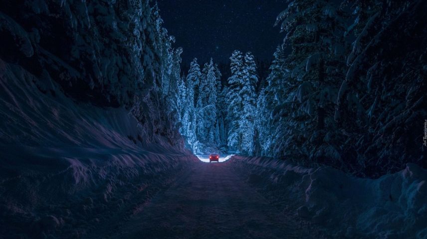 ... verlassen liegt die Landstrasse vor uns... Foto: www.taberciarnia.pl