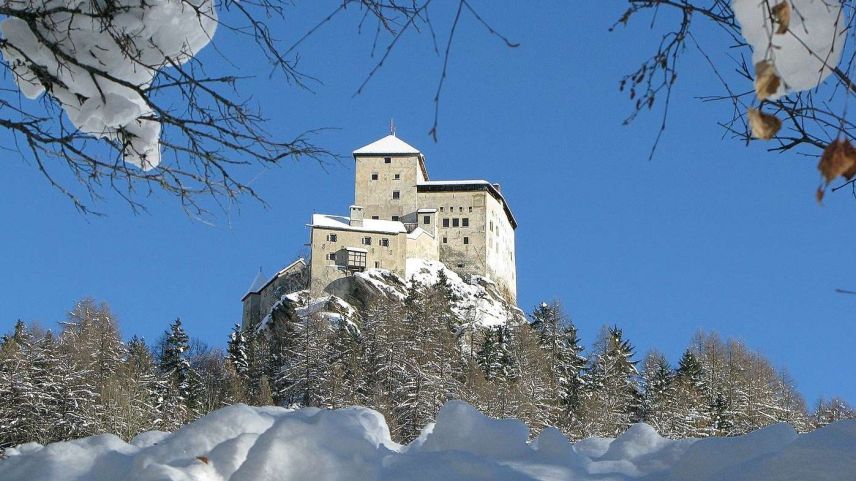 Il Chastè da Tarasp vis da saira vers daman (fotografia: Benedict Stecher).