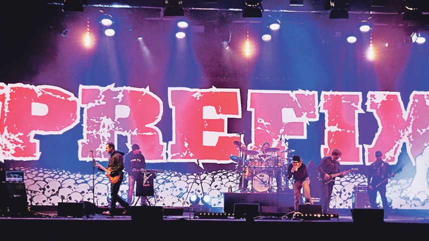 La band da rock dür indigena «Prefix» ho profito da l’occasiun e lascho registrer il concert als champiunedis mundiels da skis sün DVD (fotografias: Jon Duschletta).