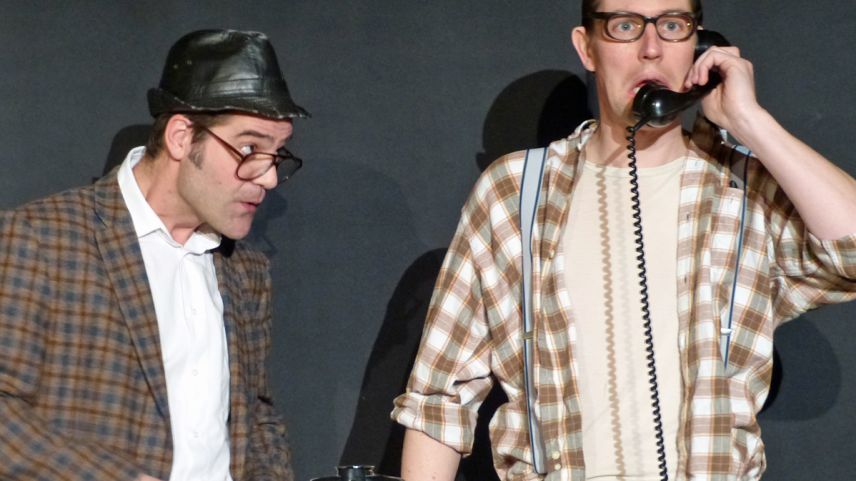 Ils duos seniors Ruedi (Rhaban Straumann) e Heinz (Matthias Kunz) han fat rier il public dürant lur program «Kafifahrt» (fotografias Flurin Andry).