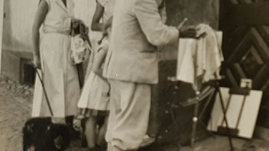 Koni Fischli vi da la lavur (fotografia: Benedict Stecher).