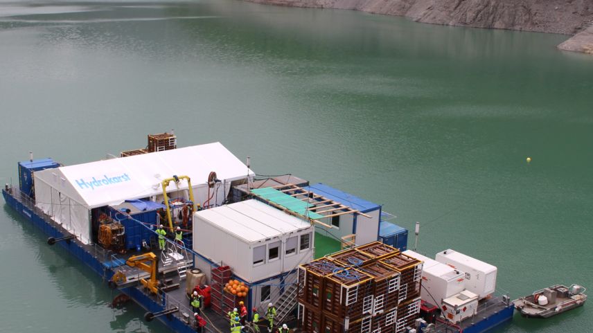 La plattafuorma cullas cabinas a pressiun ha dovrà blers indrizs da controlla e sgürezza (fotografias: Ouvras Electricas d’Engiadina).