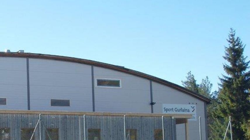 La halla da glatsch Gurlaina SA, il Bogn Engiadina Scuol e las Pendicularas Scuol SA vöglian investir e douvran sustegn dal cumün da Scuol (fotografia: mad).