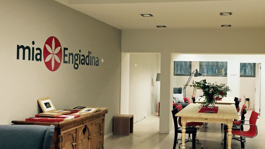 Il prüm Mountain Hub a Scuol spordscha lös moderns per lavurar (fotografia: mia Engiadina).