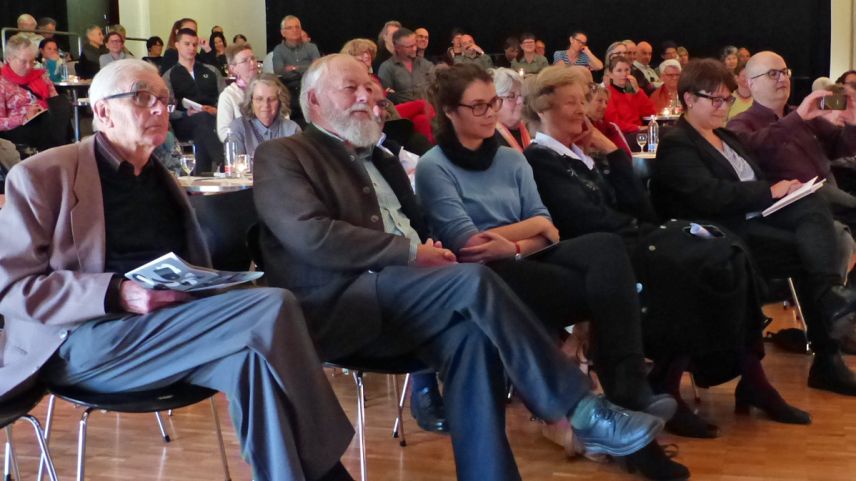 La sala polivalenta Tircal es, sco a chaschun dals Dis da litteratura da l’on passà, adüna bain occupada (fotografia: Flurin Andry).