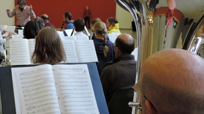 Concentradamaing vain exercità pel concert da dumengia i’l Rondo a Puntraschigna (fotografia: Nicolo Bass).