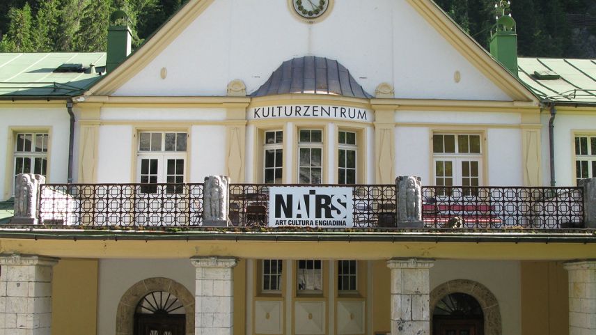 Il center cultural per art contemporana Nairs a Scuol es gnü renovà e driva quista fin d’eivna darcheu sias portas (fotografia: Benedict Stecher)