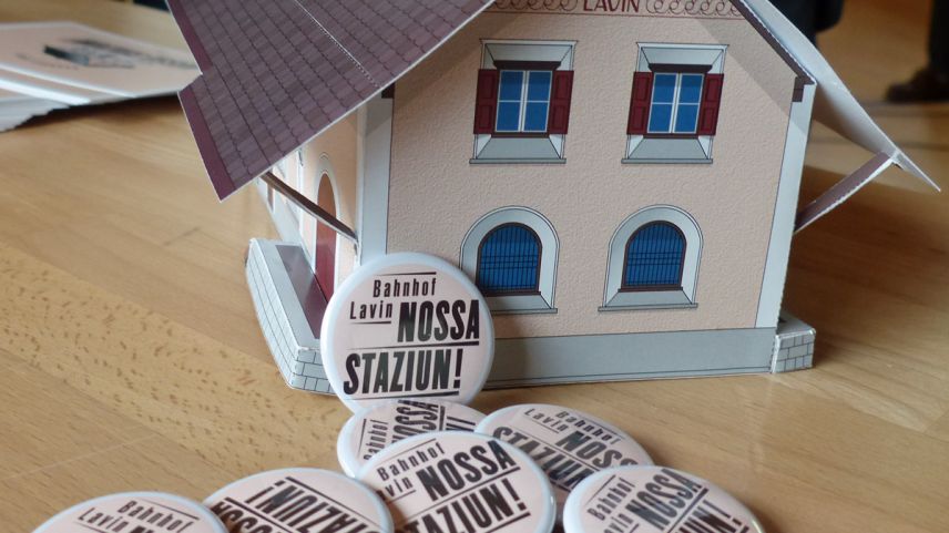 Cun da tuotta sort material rendarà l’uniun güst fundada attent a lur giavüsch da mantgnair la staziun da Lavin in cumün (fotografia: Flurin Andry