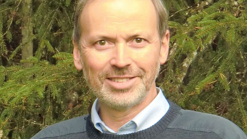 Philipp Gunzinger, directer e parsura dal Center da sandà Engiadina Bassa (CSEB), ha tgnü il pled festiv pels prüms avuost a Ftan (fotografia: mad).