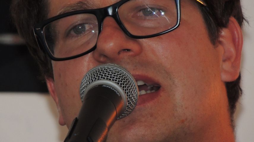 Curdin Nicolay ha chantà cun paschiun (fotografia: Benedict Stecher).