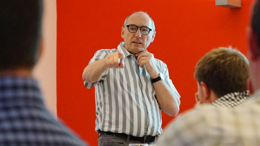 Not Carl, Verwaltungsratspräsident der EE-Energia Engiadina am Freitag in Ardez. Foto: Jon Duschletta