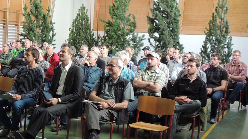 La radunanza da l’organisaziun Guaud Grischun d’eira bain visitada (fotografia: Benedict Stecher).