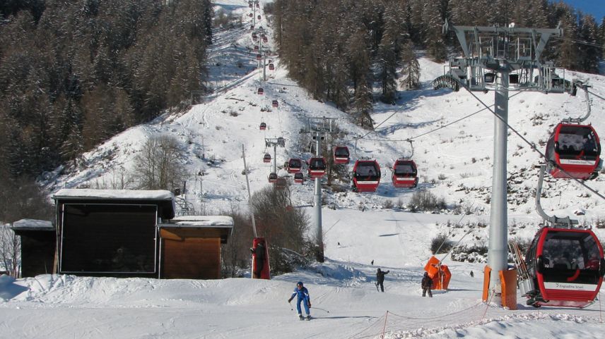 La gruppa Hotels Belvédère ha plans per ün nouv hotel in vicinanza da las pendicularas a Scuol (fotografia: Flurin Andry). 