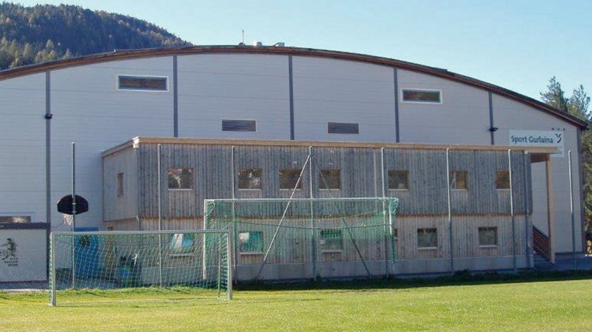 La halla da glatsch a Gurlaina cul nouv annex (fotografia: Jon Carl Stecher).