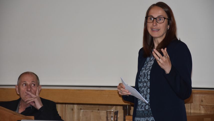 Martina Hollenstein Stadler, Direktorin der TESSVM AG, und der Verwaltungsratspräsident Ludwig Jenal, können auf ein erfreuliches Jahr zurückblicken (Foto: Nicolo Bass).