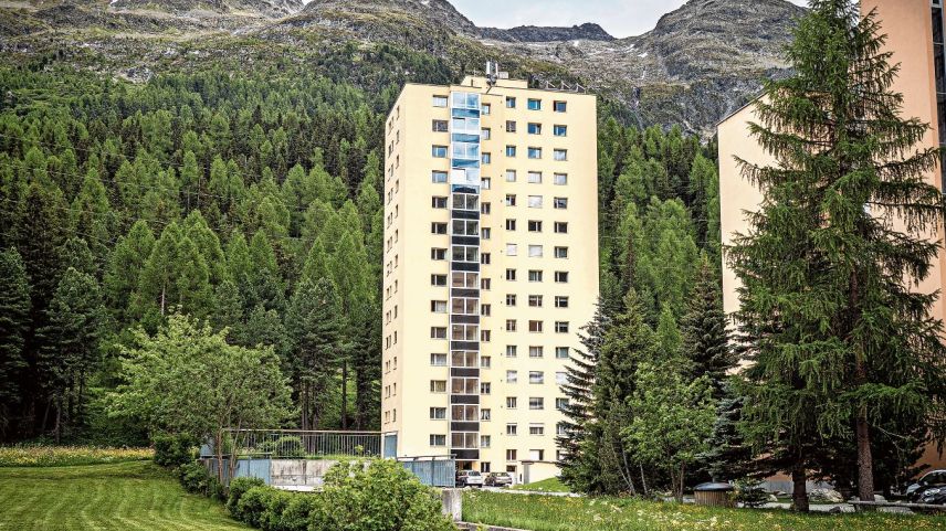 Das Hochhaus an der Via Surpunt prägt das Dorfbild von St. Moritz Bad wesentlich.	Fotos: Daniel Zaugg