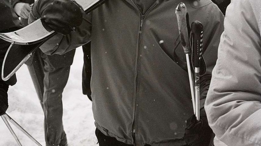 Il prinzi Charles dal 1963 – ill’età da 14 ons – dürant sias vacanzas da skis a Scuol-Tarasp. fotografias: Biblioteca ETH Turich, Heinz Baumann e Kurt Salvisberg