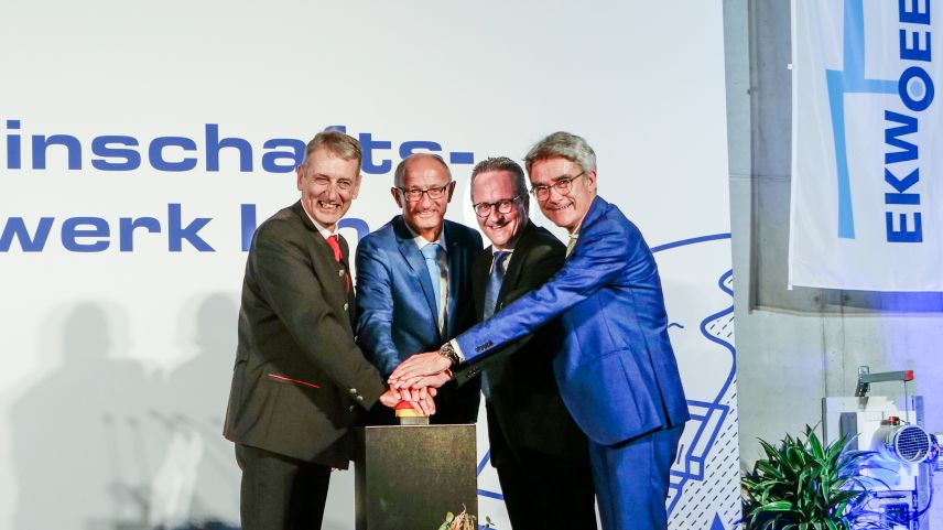 Inbetriebnahme des GKI (von links): Erich Entstrasser (Tiwag), Landeshauptmann Anton Mattle, Ständerat Martin Schmid (Präsident EKW AG) und Regierungsrat Mario Cavigelli. Foto: Jon Duschletta