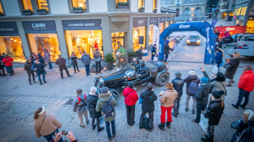 Einfahrt des Lagonda in St.Moritz.      Foto: Dan Zaugg