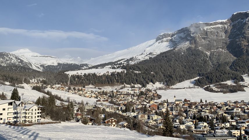 La Scoul’ota specialisada dal Grischun ha fat ün stüdi a reguard il svilup da las abitaziuns primaras e secundaras a Flem chi’d es congualabel cun tuot las regiuns turisticas (fotografia: Augustin Beeli).