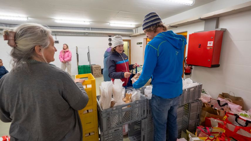 Auch Backwaren finden dankbare Abnehmer.    Foto: Daniel Zaugg