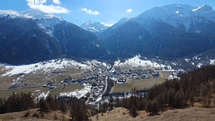 La Cumischiun federala per la protecziun da la natüra e da la patria (ENHK) sco eir la Cumi­schiun federala dals monumaints istorics (EKD) han refüsà las duos variantas per ün sviamaint da Sta. Maria (fotografia: mad).