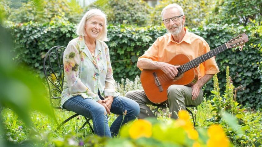 Aita Biert e Men Steiner s’allegran per lur ultim concert a Turich (fotografia: mad).