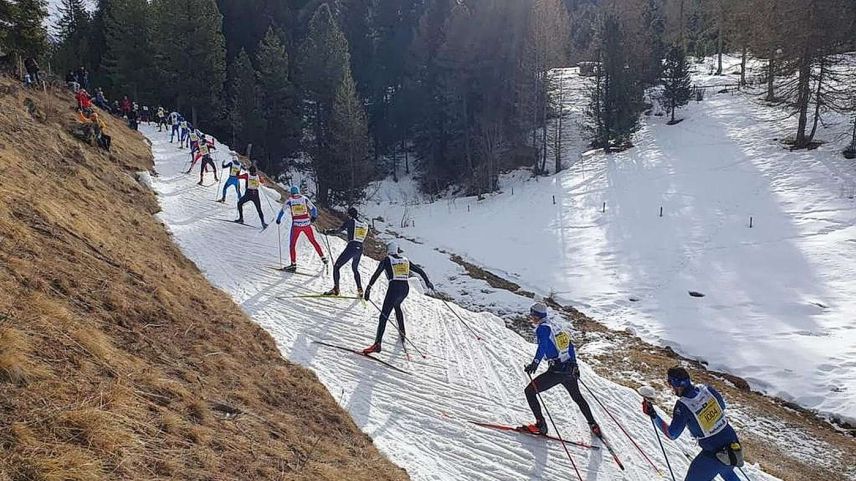 Causa manchaunza da naiv ho stuvieu gnir adatto il traget dal Maraton da skis engiadinais a San Murezzan – e que ho procuro per colonnas e per imbruogls. fotografia: Swiss Image/Andy Mettler