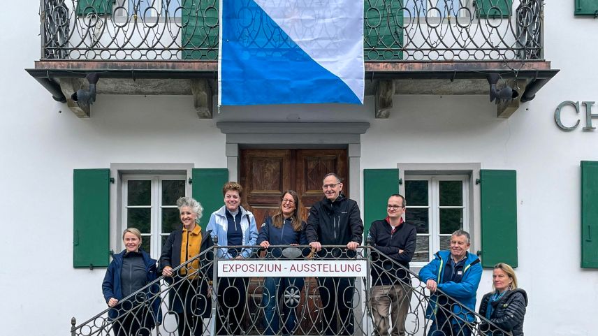 Der Zürcher Regierungsrat mit der Silser Gemeindepräsidentin Barbara Aeschbacher. Foto: z.Vfg.