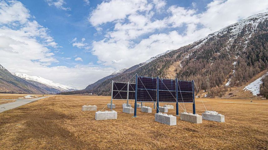 Die geplanten Solarpanels. Bei einer Realisierung würden die Pfähle direkt im Boden veranktert. Es bräuchte also keine Abspannungen und Betonblöcke. Foto: Daniel Zaugg