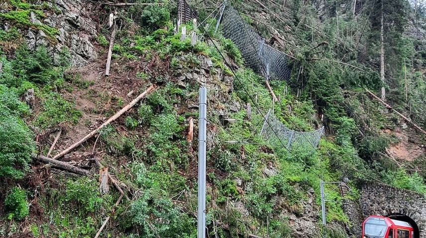 Schäden an der Bahnlinie Filisur und Davos. Foto: RhB. 