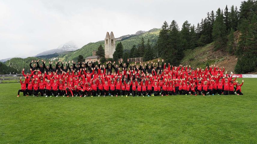 130 Kinder, 22 Trainer und fünf Organisatoren freuen sich auf eine Woche mit Fussball und anderen Sportarten. Fotos: Nicolas Binkert