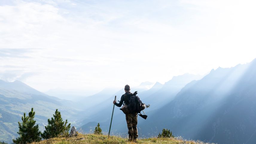 Für die meisten Bündner Jägerinnen und Jäger bedeutet die Jagd weit mehr als nur das Erlegen von Wild. Foto Mayk Wendt