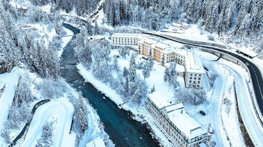 In wenigen Tagen gehen die Türen des Hotels Scuol Palace in Nairs wieder auf. Foto: zVg