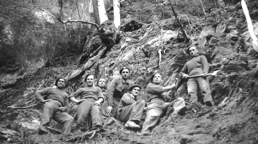 Bolek Kozakiewicz hat seine Kollegen - polnische Internierte - während der Arbeitseinsätze in Tarasp fotografiert. Foto: Bolek Kozakiewicz