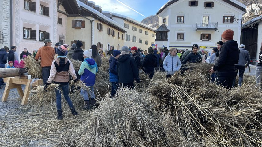 Nachmittags wird der Hom Strom in Plaz gebaut. Foto: Fadrina Hofmann