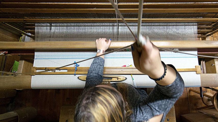 Die Zukunft der vier angestellten Frauen der Tessitura Valposchiavo in Poschiavo ist ungewiss, es drohen gar die Kündigungen. Foto: z. Vfg