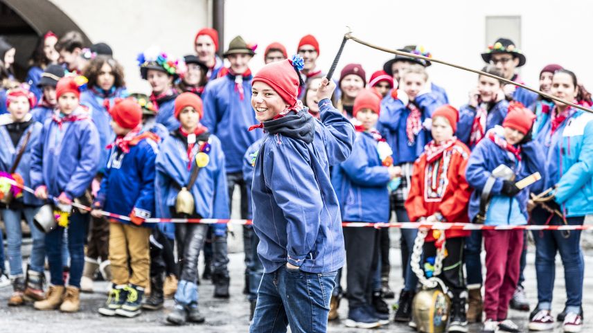 Peitschenknallen in Scuol. Foto: TESSVM/Andrea Badrutt