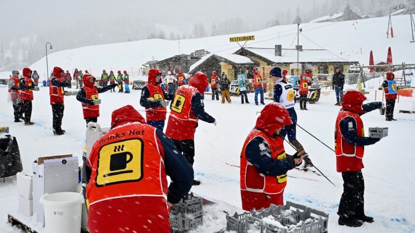 Die Voluntari standen mit heissen Getränken bereit. Foto: Marco Rubin